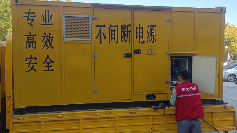 金堂柴油发电机组和UPS电源配合使用时，如何避免切换过程中的电力中断？